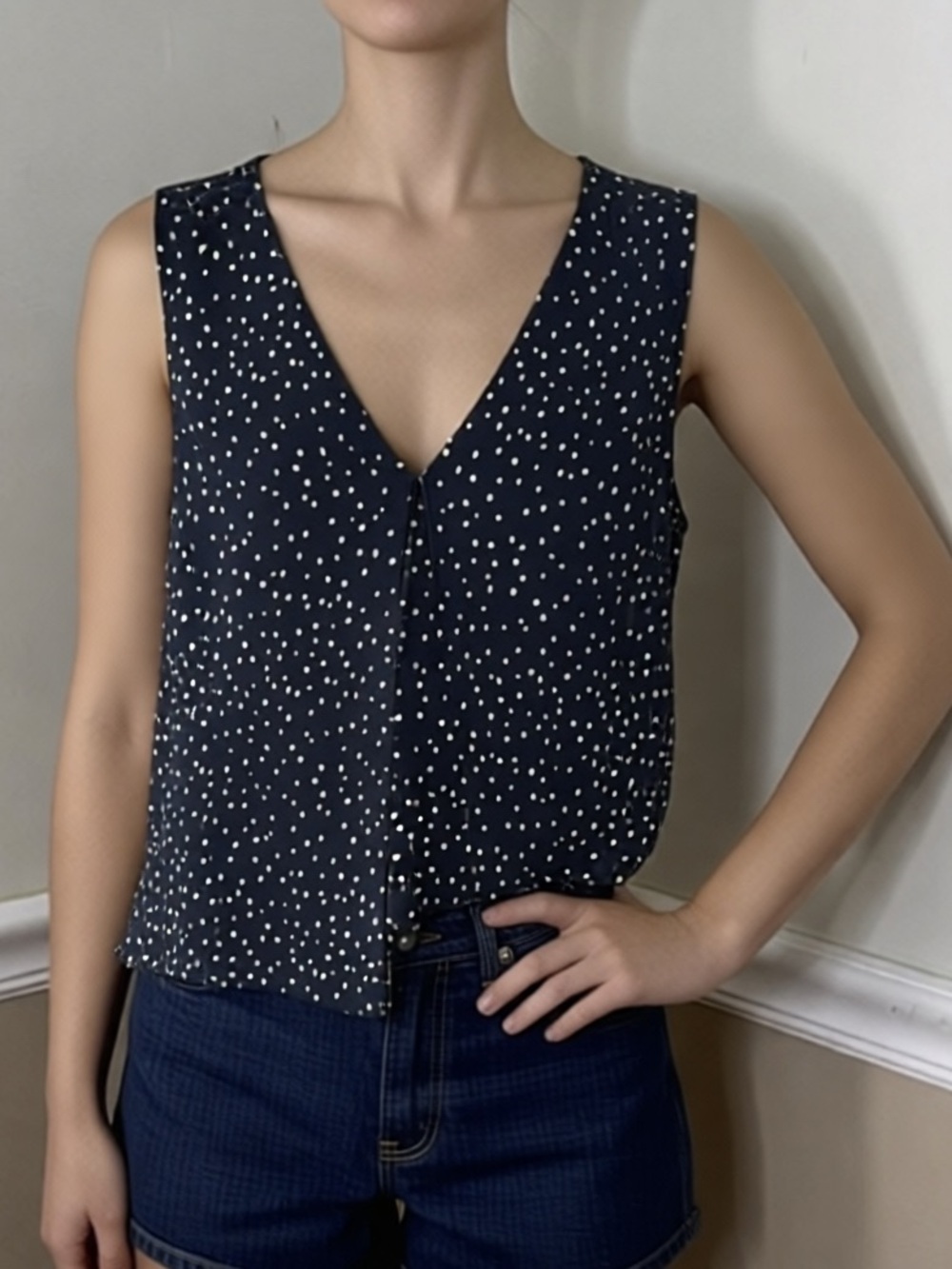 🩵 5 for $25! H&M Navy and White Polka Dot Sleeveless Layered V-Neck Top